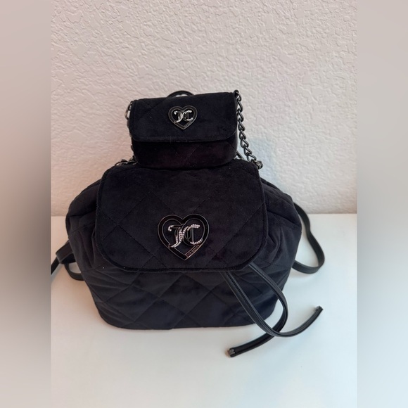 Juicy Couture 2-in-1 Mini Backpack - Licorice
Black with Heart Detail